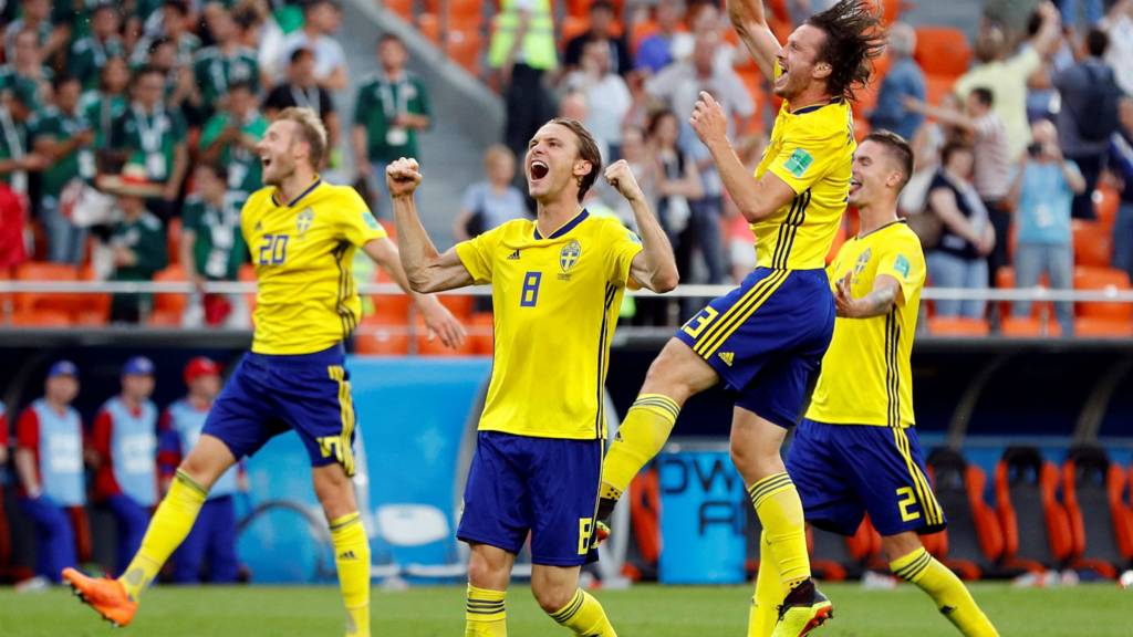 102232271_swedishplayershero_r 102232271_swedishplayershero_r