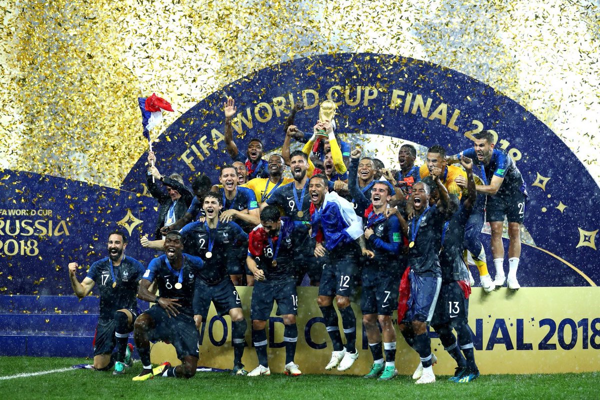 サッカー、フランス代表、ジャージ上下、海外製XL、2018年W杯優勝後のモデル サッカー、フランス代表、ジャージ上下、海外製XL、2018年W杯優勝後の